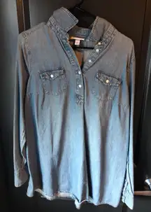 Liz Lange Maternity Denim Blouse