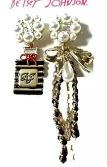 BETSEY JOHNSON Mismatched Perfume Bottle Bow, faux Pearl Earrings Set NWT