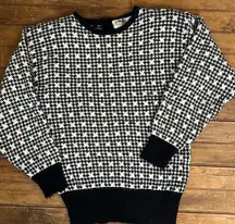 Vintage 80’s 90’s womens acrylic crew neck sweater black white