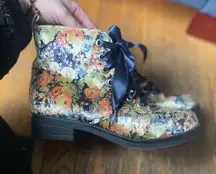 Dirty Laundry Suede Floral Valoor Combat Boots, size 7.5