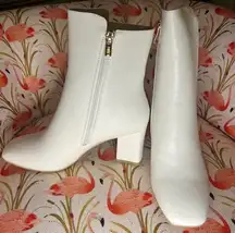 Cute white ankle boots sz 7 never been worn in original box.