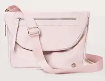 Lululemon All night Festival Bag Vol 5 L in Misty Pink