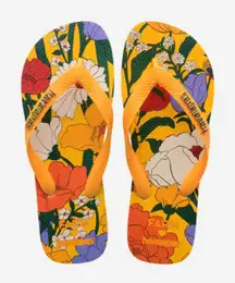 Havaianas x FARM Rio Bucolic Floral flip-flops. Size US 7/8. MSRP $38 