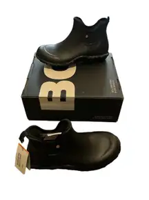 NWT Chelsea Bogs boots