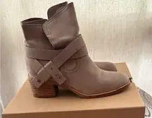 UGG Elora Women's Sahara Suede Leather Heel Ankle Booties Size 7