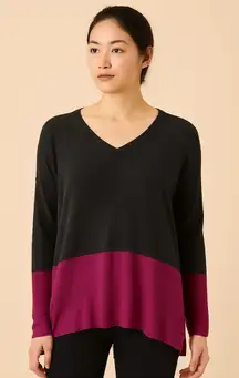 Design History Colorblock V-Neck Sweater Black & Fuchsia Size Medium