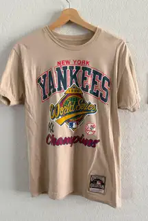 Mitchell & Ness Men’s NY Yankees 1996 World Serie Tee
