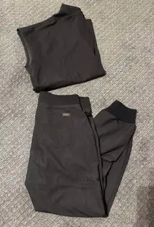 FIGS Rafaela scrub top and Zamora jogger pants