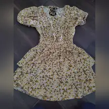 Flowery yellow flirty dress with puff sleeves size small by wild fable super cut