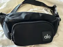 ALO Yoga Sleek Black Belt Bag