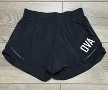 Lululemon Hotty‎ Hot Short 4" Black  Running Shorts OVA Logo Size 4 Tall