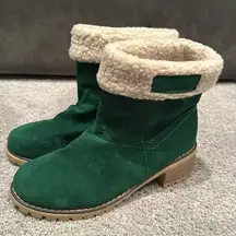 Women’s Green Short Chunky Block Heel Chelsea Boots Pull On Size 6.5 (38CN) NEW