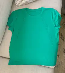 Lululemon Breezy Short-Sleeve Tee in Raceway Green