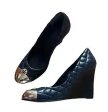 Tory Burch Kaitlin black quilted monogram gold cap toe leather wedges size 7