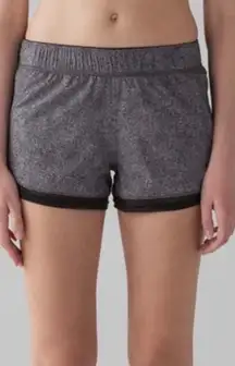 Womens Lululemon Two With One Short‎ Black Gray (Reversible 3") size 4 Active