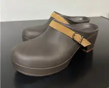 Crocs Sarah Clog Mule Dual Comfort Expresso Rubber Suede Women 10 Neutral Hobbit