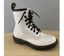 Dr Martens Boots Smooth White Patent Leather Pascal Womens 6 AirWair Docs  1460