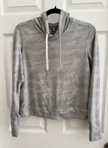 Vuori XS Gray Camo Lightweight Pullover Hoodie