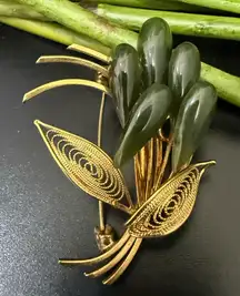 Vintage Faux Jade Gold-tone Filigree Flower Bouquet Brooch 8.1g.