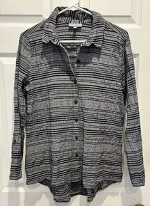 Habitat Women’s‎ Medium Gray Black Striped Roll Sleeve Button Shirt Cotton Blend