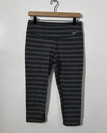 Women’s Nike Spotted Striped Black & White Dri-Fit Capri Athletic Legging Medium