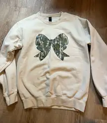 Bow Camo Gildan Sweatshirt