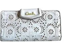 Coach  white leather with cricut design snap closure wallet