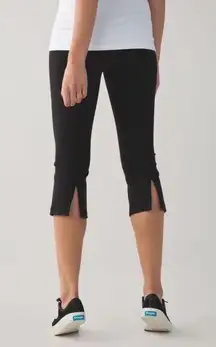 Lululemon Black Gather & Crow Crop Leggings Sz 6 Luon Split Hem