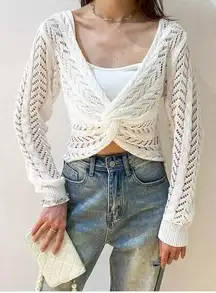 ASTR  the Label Solid Twist Knot Cable Knit Sweater in White Size X-Small