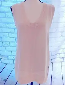 Gap || Cream v-neck sweater vest. Split on the sides and longer in back