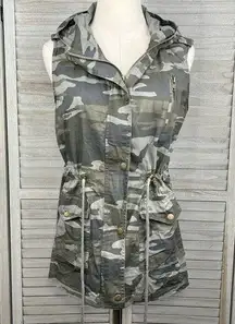 Zenana Outfitters  Sleeveless Hooded Vest 100% Cotton Green/Gray Camo-Small