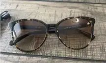 Longchamp woman’s sunglasses with pouch