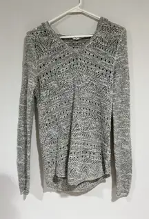 Woman’s Cloud Chaser Medium Long Sleeve Hooded Sweater Gray