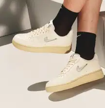 Women’s Air Force Q ‘07 LX coconut milk/light bone/lemon -size 6