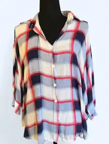 Plaid button-up shirt with a relaxed fit and quarter sleeves Size Small