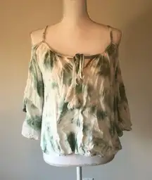 Style  Cold shoulder top