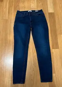 Kensie women’s effortless ankle mid rise jeans size 6/28 .