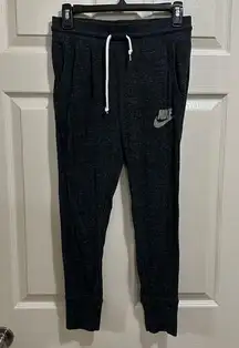 Nike Women’s  joggers dark gray heather size XS