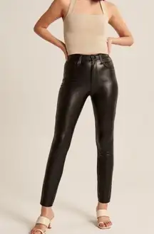 Abercrombie & Fitch The Skinny High Rise Curve Love in Black Vegan Leather - 26L
