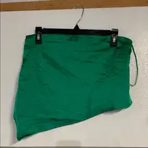 SUPERDOWN ASSYMETRICAL SATIN STRAPLESS BLOUSE EMERALD GREEN SMALL