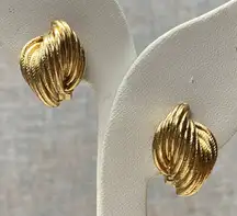 Elegant Gold Tone Swirl Textured Clip On Earrings Statement Fashion Jewelry