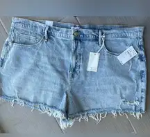 COPY - Good American - NWT | Distressed Light Wash Denim Shorts - Size 20