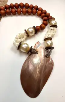 Vintage Large Shell Pendant Beaded Neck Natural Wood Bead Necklace With Shell Pe