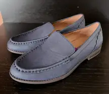 Lucky Brand Edrica Palani comfortable blue Navy Loafers Size 6.5 Round moc toe Slip-on From work to the weekend, the Palani loafer shows off a sleek leather upper, rounded moccasin-style toe and a slight stacked heel. 0.8" stacked block heel Rubber s