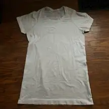 Lululemon Light purple swiftly tech size 6 *photographs white but is light purple 