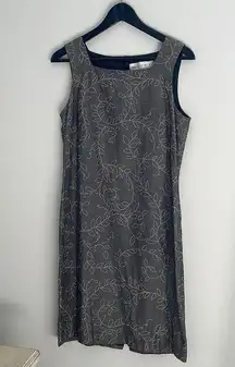 Maggy London Dress Size 6 Charcoal Gray w/leaf stitching.