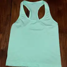 Lululemon Swiftly Tech Race Length Mint Color Size 4 NWOT