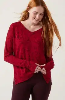 Athleta  Coaster Luxe V Neck Sweatshirt Size XL Red All Over Print