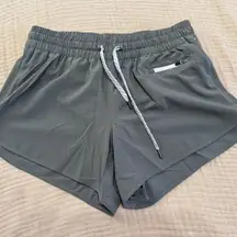 Vuori Clementine Short 2.0 NWOT SzS Light Oregano