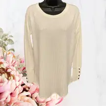 🍁Chaser Ivory Top with Subtle Texture Sz M